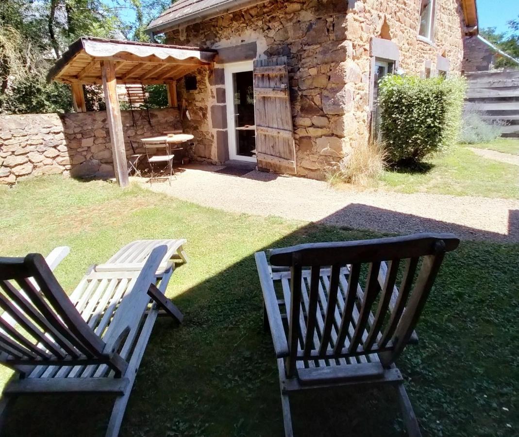 Suites De Campagne Les Eydieux, Petits Dejeuners Inclus Saint-Angel  エクステリア 写真