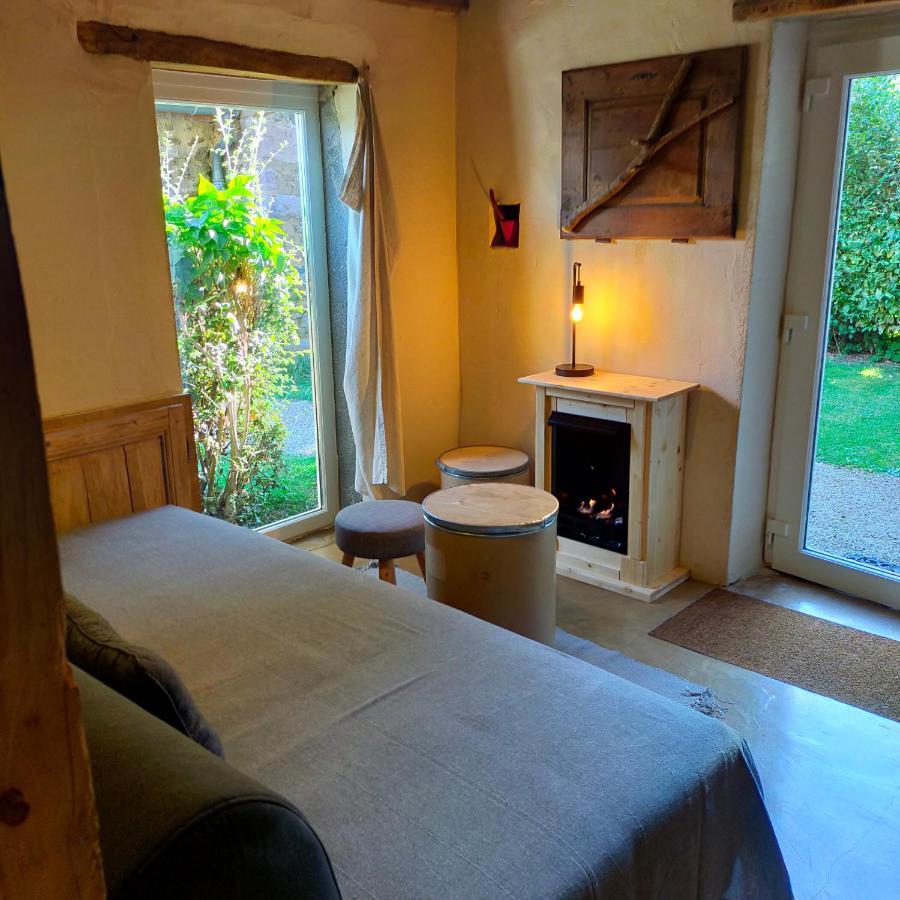 Suites De Campagne Les Eydieux, Petits Dejeuners Inclus Saint-Angel  エクステリア 写真