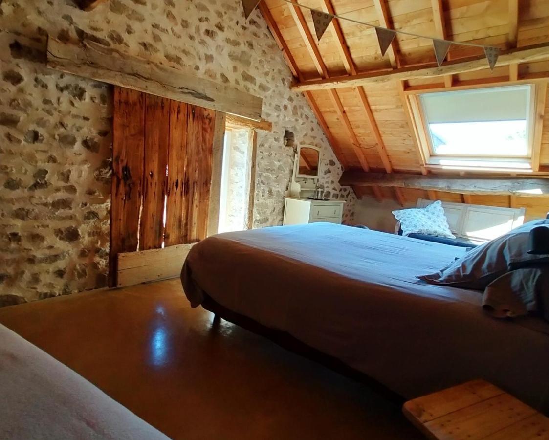 Suites De Campagne Les Eydieux, Petits Dejeuners Inclus Saint-Angel  エクステリア 写真