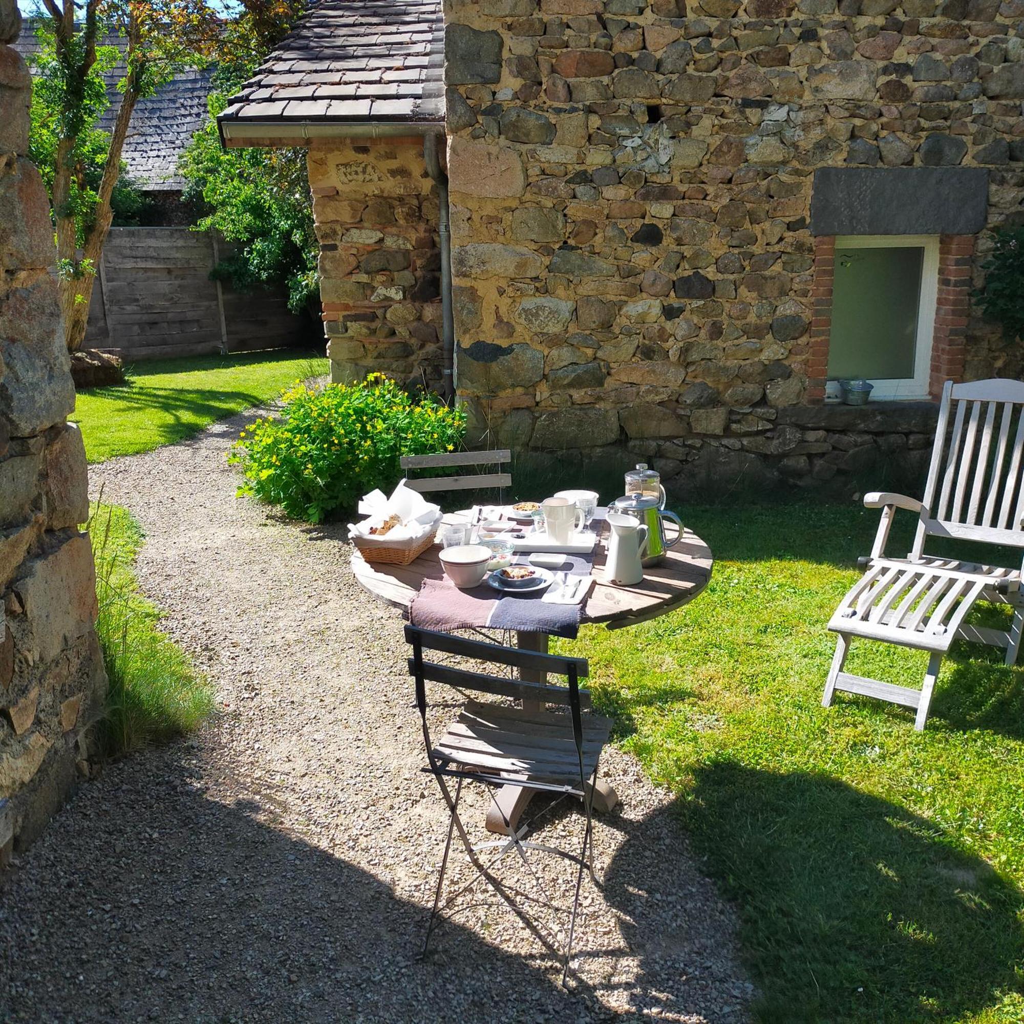 Suites De Campagne Les Eydieux, Petits Dejeuners Inclus Saint-Angel  エクステリア 写真